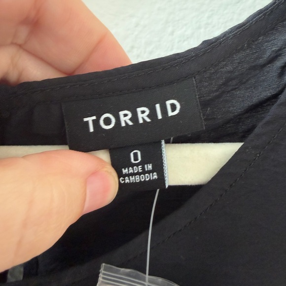 NWT torrid Black Sleeveless Ruffle Hem Top - Picture 7 of 8